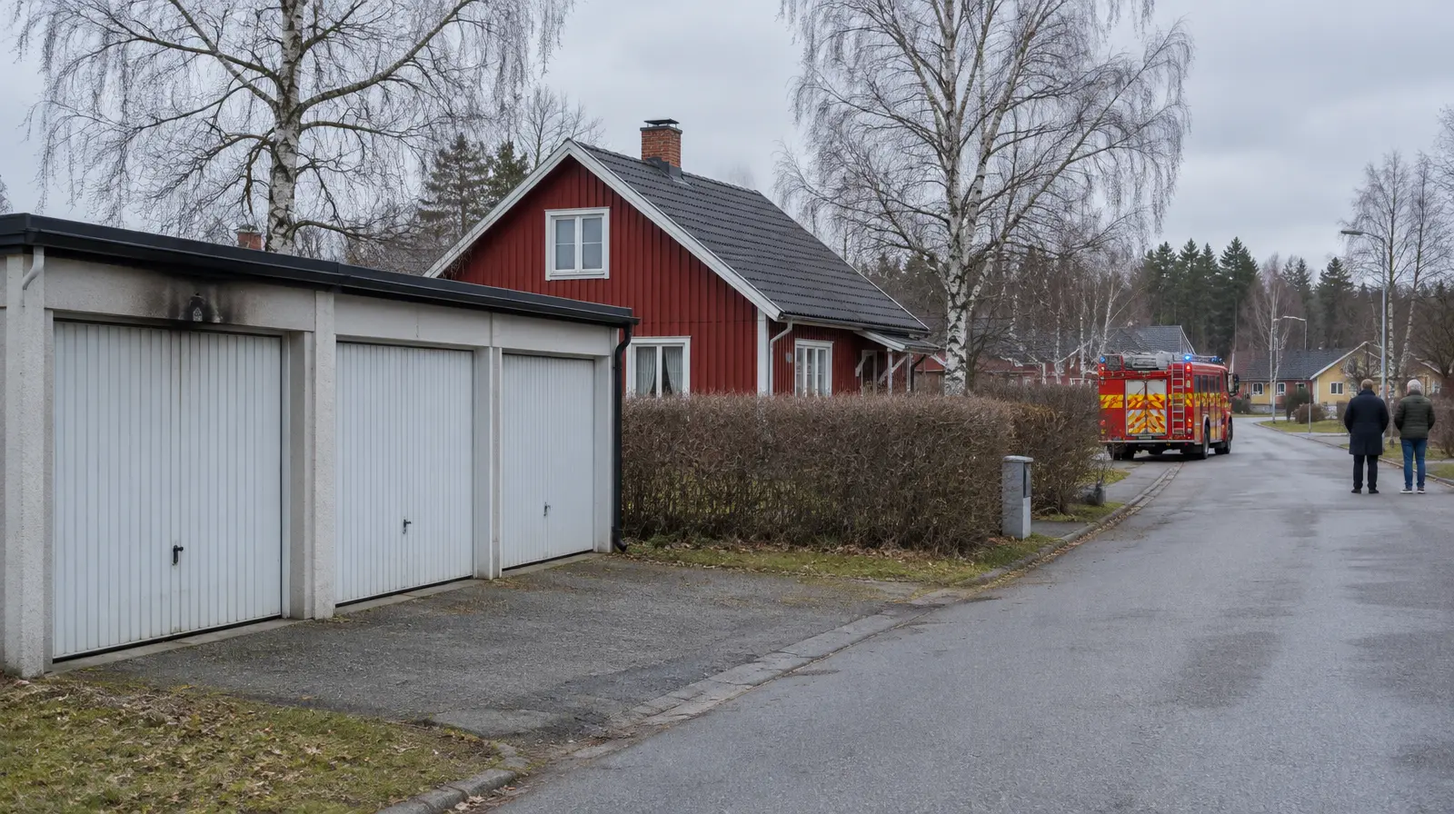 Ambulanserna räckte inte efter garagebranden i Fristad, tre skadade fördes i brandbil