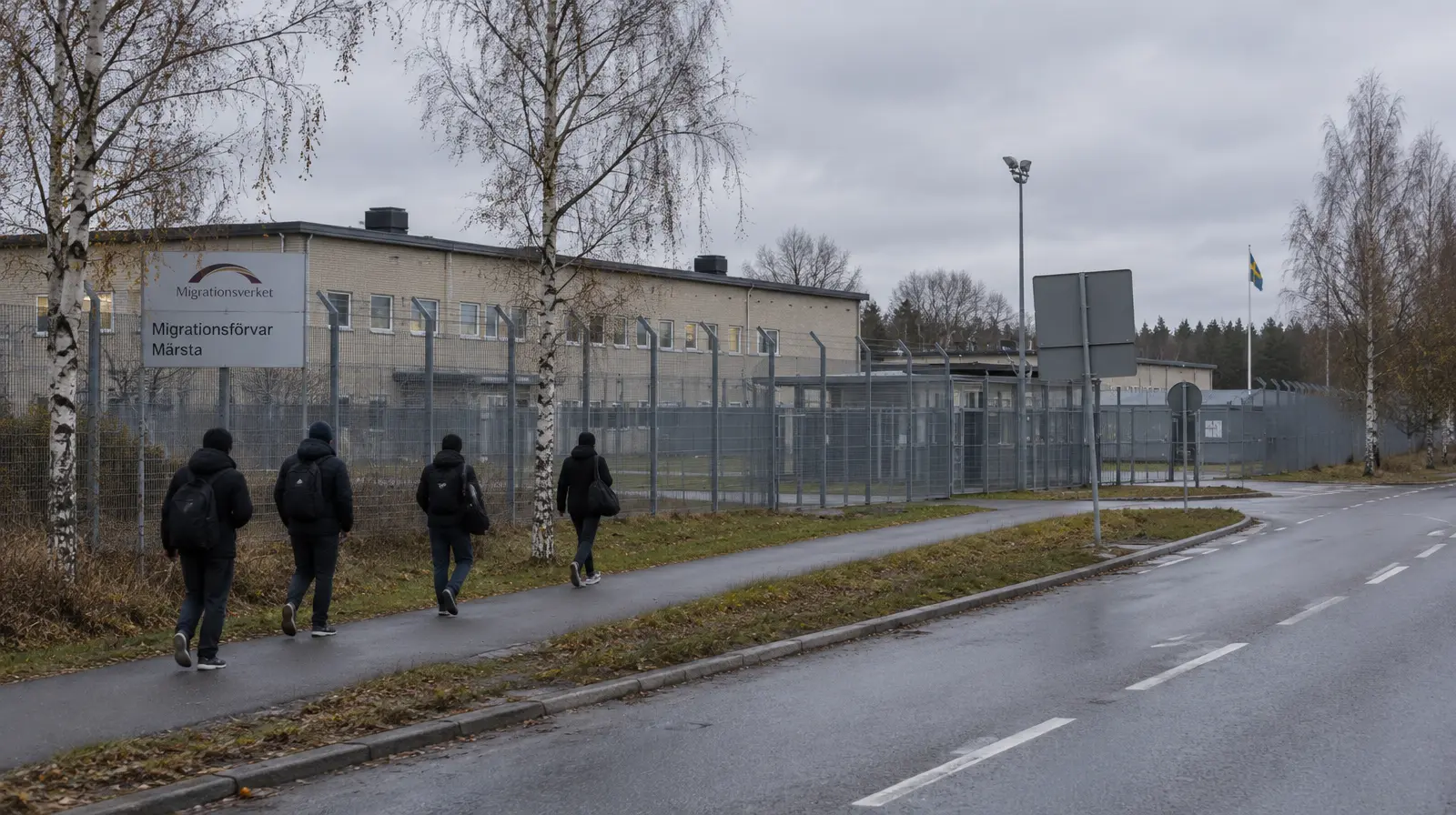 Tiotal utvisas till Somalia med chartrat plan, bland dem 22-åriga tvillingar