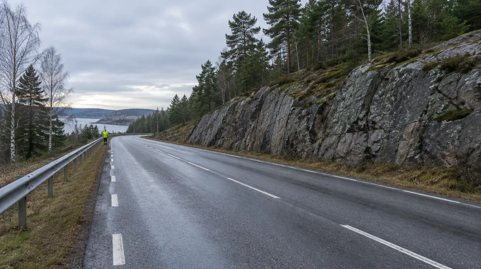 Tre tonårsflickor misstänks ha stulit och kraschat bil utanför Kungälv