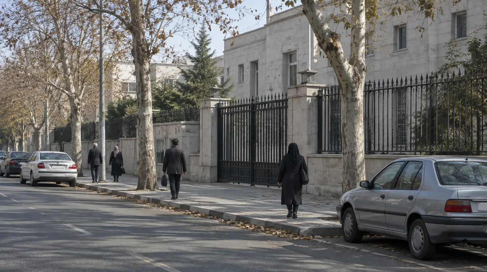 Vance skickar brev till Irans säkerhetschef för att få igång samtal